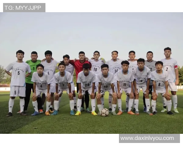 足球与诗歌的奇妙交织探讨足球明星创作的诗作及其背后的情感表达